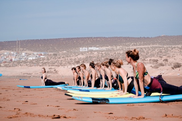 Cours de surf sur la plage