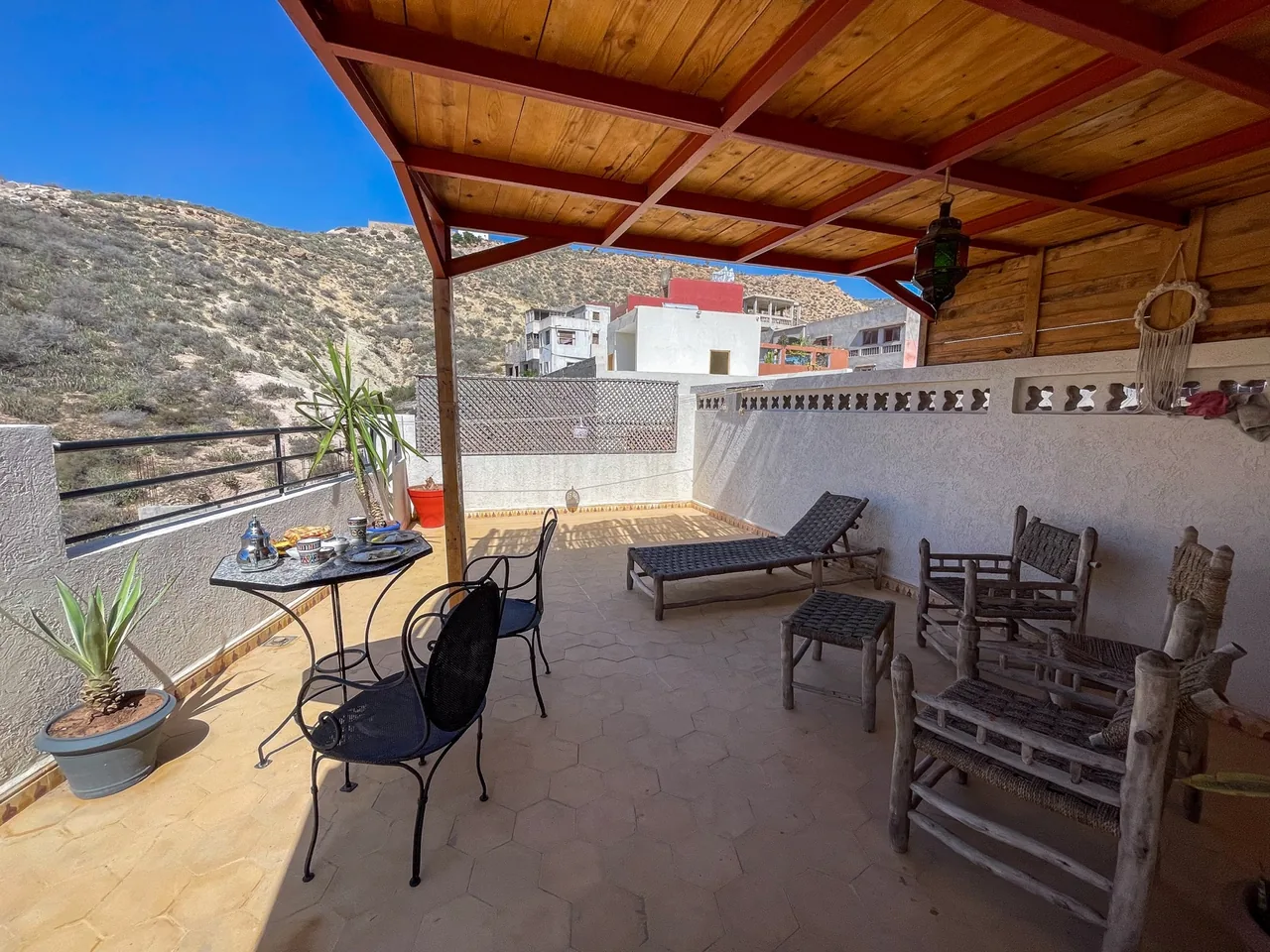 Le toit-terrasse partagé et sa pergola
